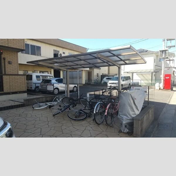 現地周辺 (屋根付き駐輪場)