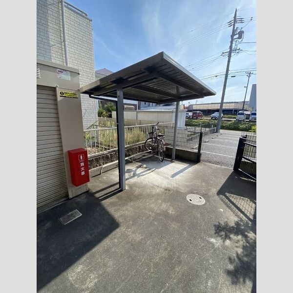 現地周辺 (駐輪場)