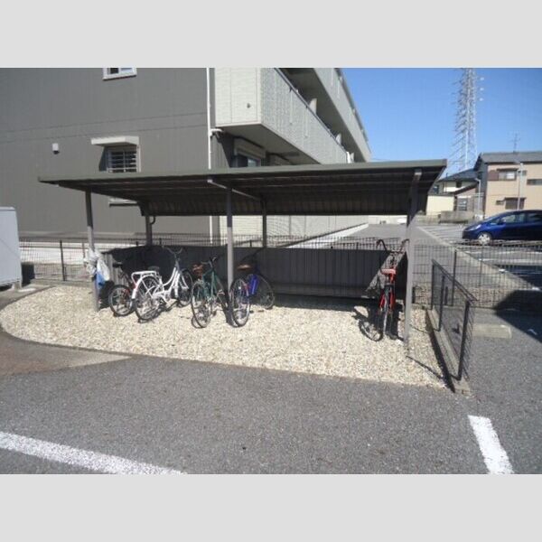 現地周辺 (屋根付き駐輪場)