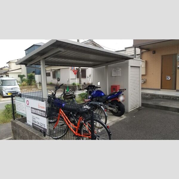 現地周辺 (屋根付き駐輪場)