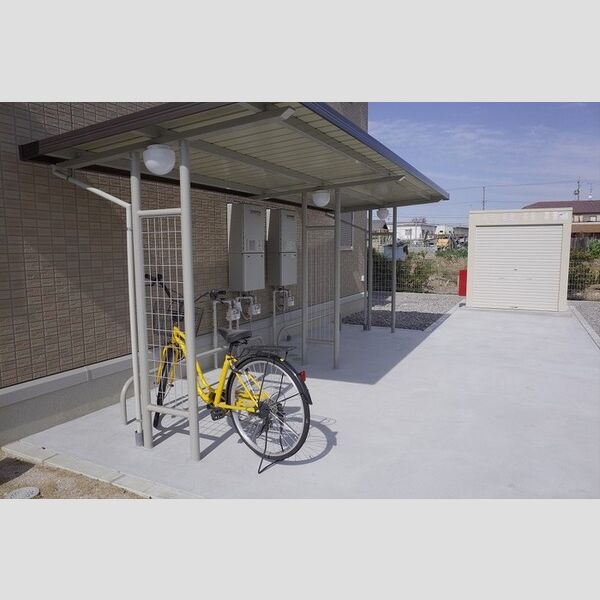 現地周辺 (駐輪場)