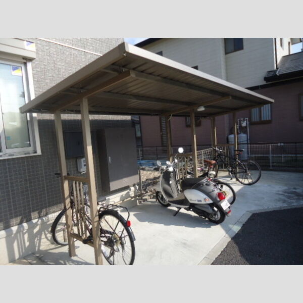 現地周辺 (駐輪場)