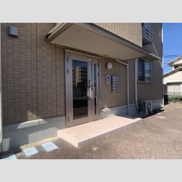 現地周辺 (エントランス)