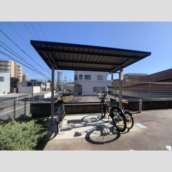 現地周辺 (駐輪場)