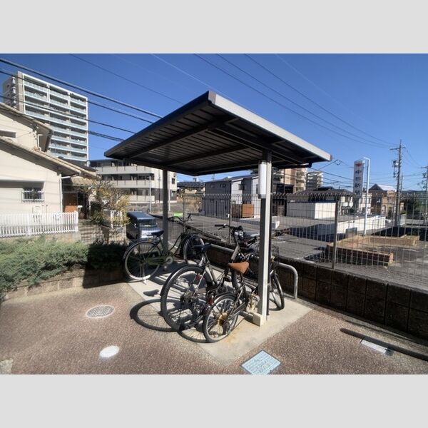 現地周辺 (駐輪場)