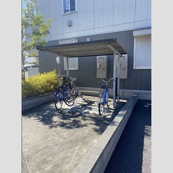 現地周辺 (駐輪場)