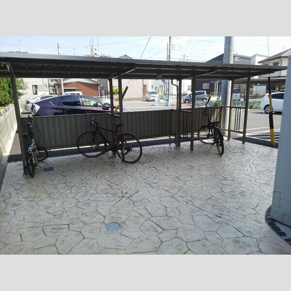 現地周辺 (駐輪場)