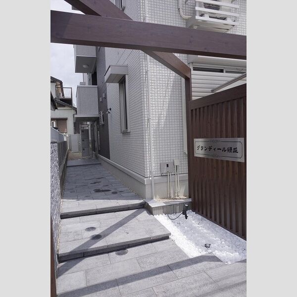 エントランス (エントランス)