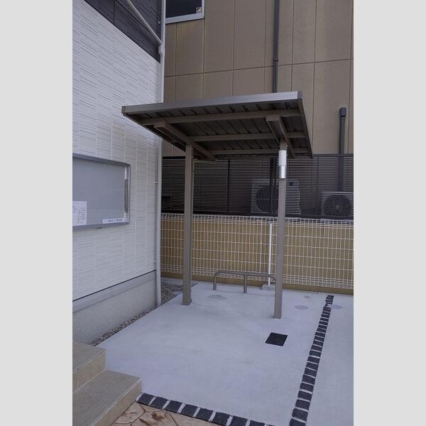 現地周辺 (駐輪場)