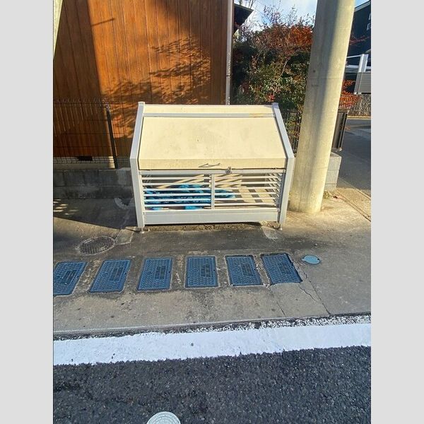 現地周辺 (ゴミストッカー)