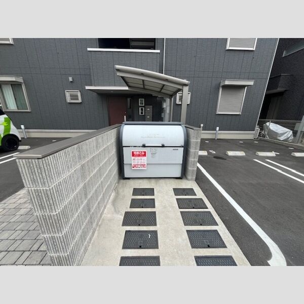 現地周辺 (ゴミストッカー)