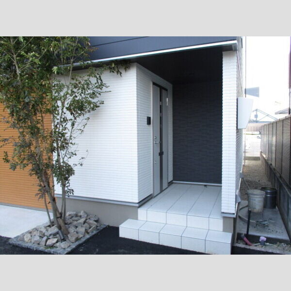 現地周辺 (玄関)