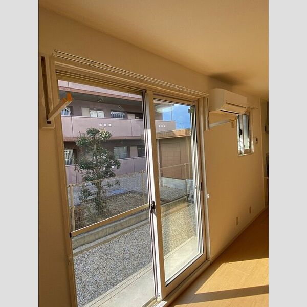 その他設備 (室内物干し&エアコン)