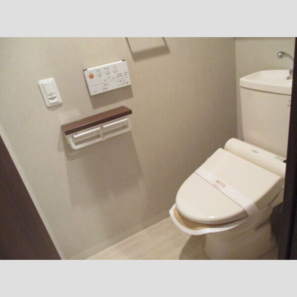 トイレ (トイレ)