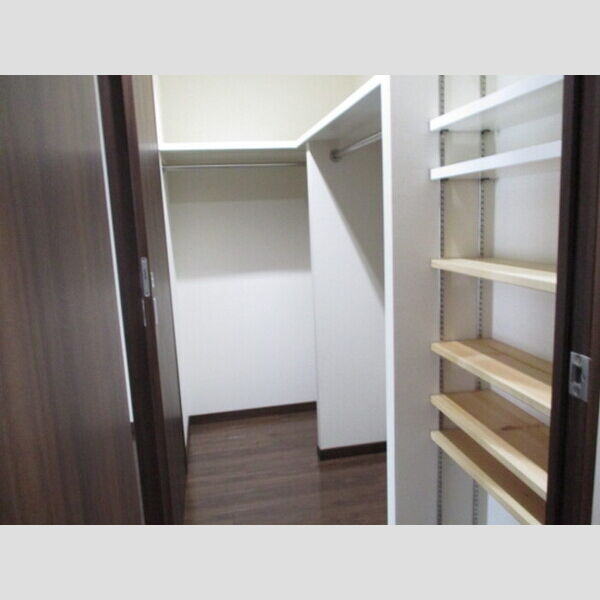 収納 (ウォークスルークローゼット)