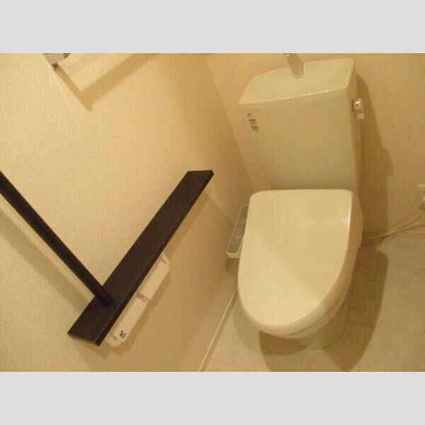 トイレ (トイレ)