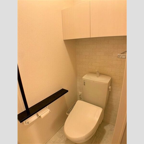 トイレ (温水洗浄暖房便座)