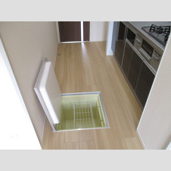 その他 (床下収納庫)