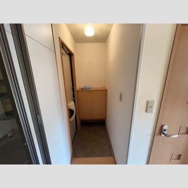 玄関 (シューズボックス付き玄関)