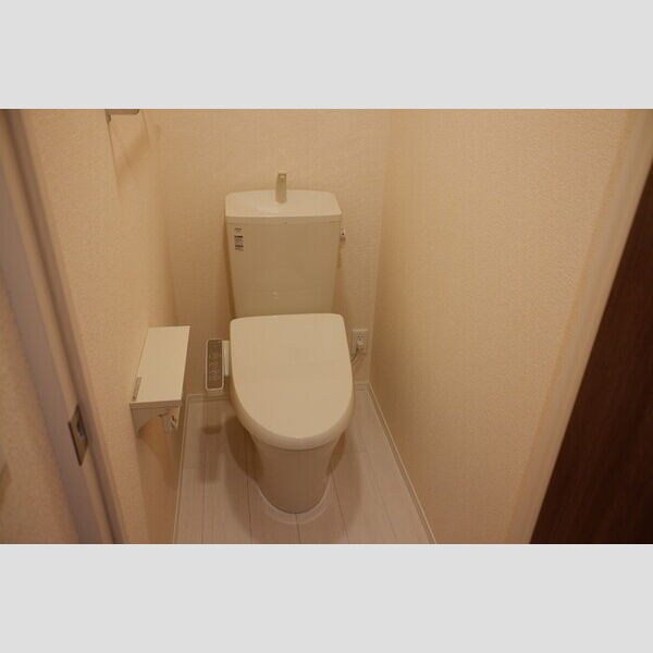 トイレ (トイレ)