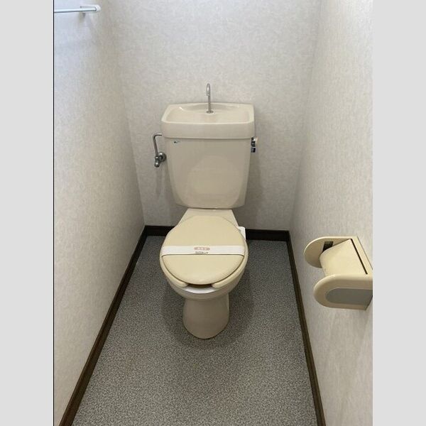 トイレ (トイレ)