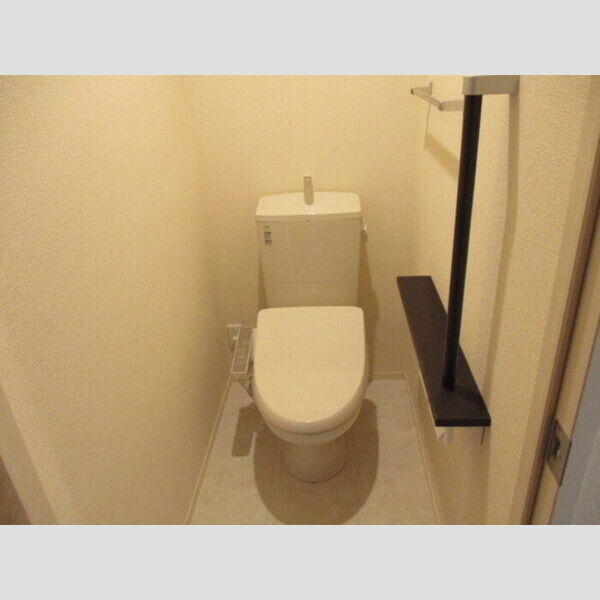 トイレ (トイレ)