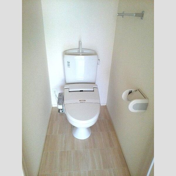 トイレ (トイレ)
