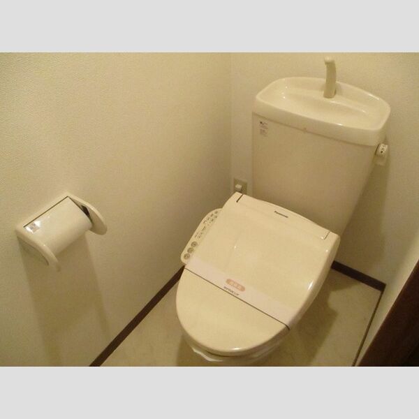 トイレ (トイレ)
