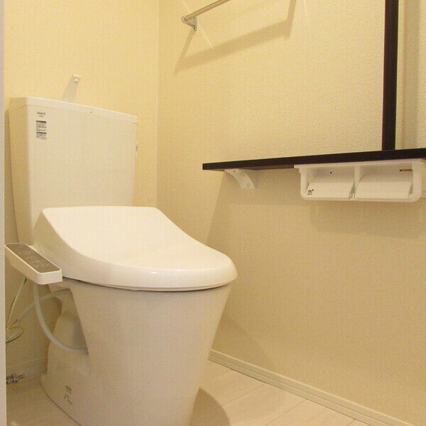 トイレ (トイレ)