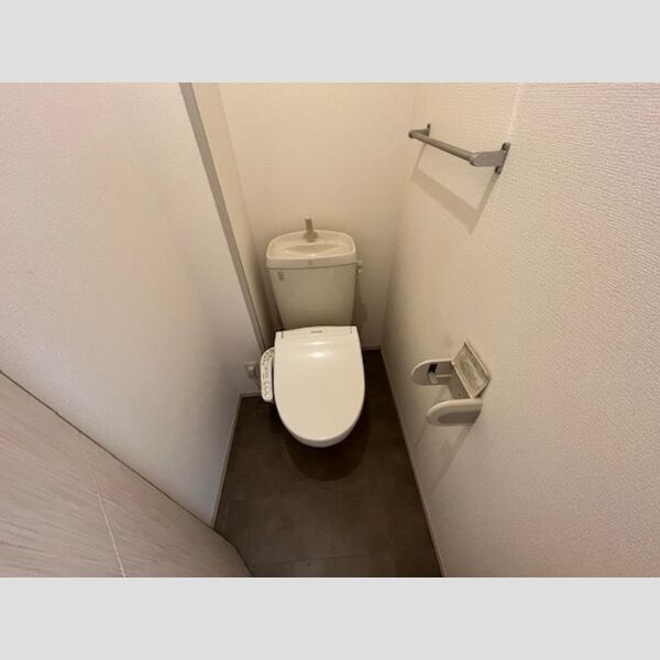 トイレ (温水洗浄暖房便座付きトイレ)