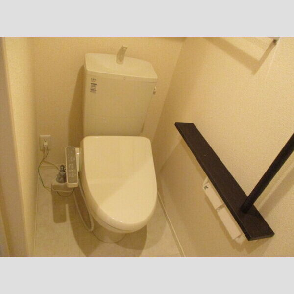 トイレ (トイレ)