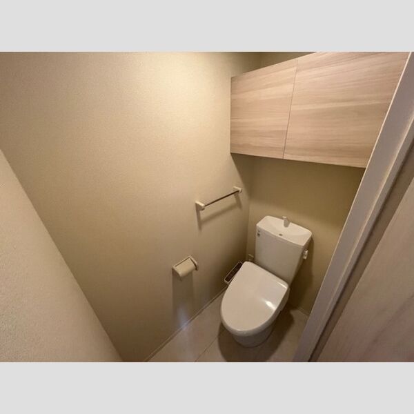 トイレ (温水洗浄暖房便座付きトイレ)