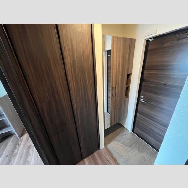 玄関 (シューズボックス付き玄関)