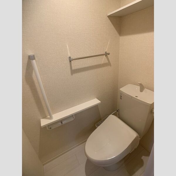 トイレ (温水洗浄暖房便座)