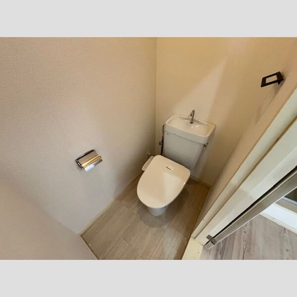 トイレ (温水洗浄暖房便座付きトイレ)