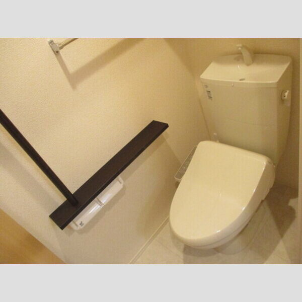 トイレ (トイレ)