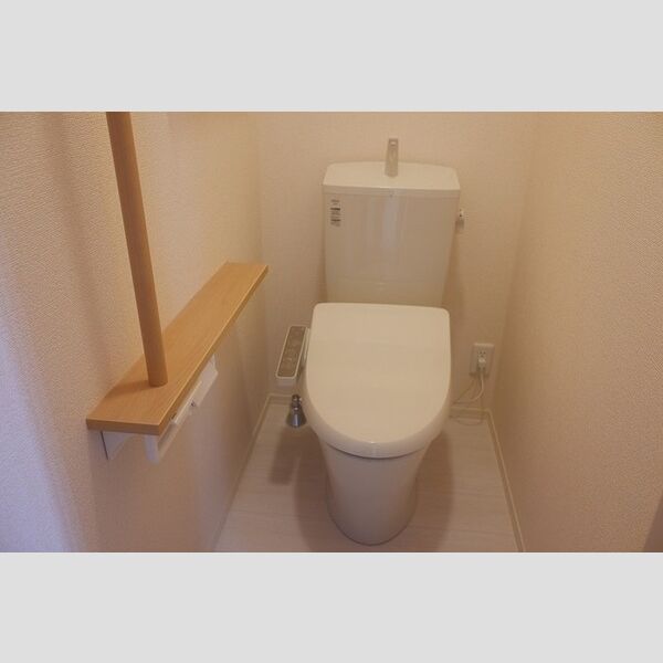 トイレ (トイレ)