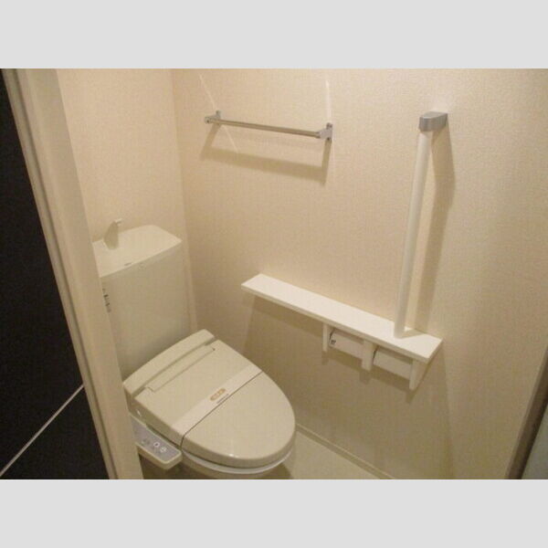 トイレ (トイレ)