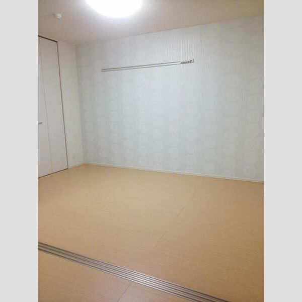 その他 (洋間)
