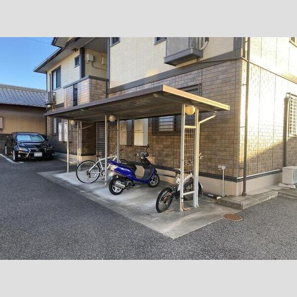 現地周辺 (駐輪場)