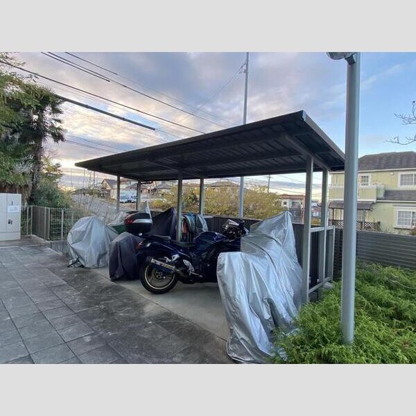 現地周辺 (駐輪場)