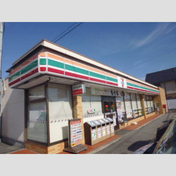 現地周辺 (コンビニ)
