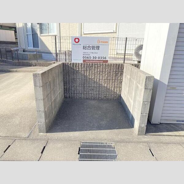 現地周辺 (ゴミ置場)