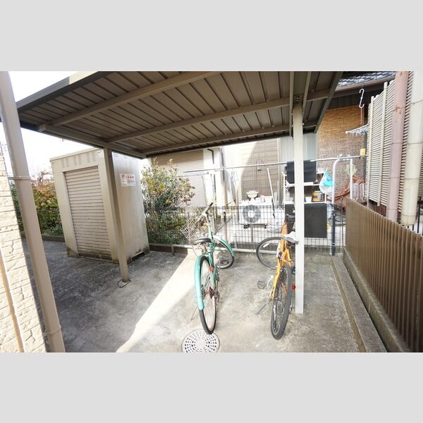 現地周辺 (駐輪場)