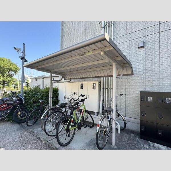現地周辺 (駐輪場)