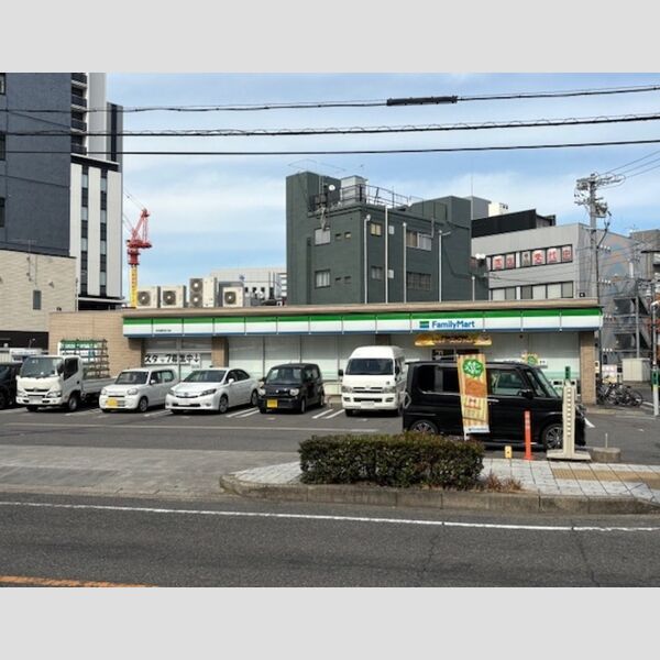 現地周辺 (ファミリーマート刈谷駅北口店(717m))