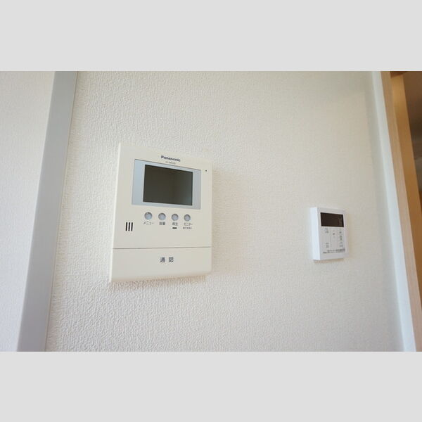 その他設備 (モニター付きインターホン、追い焚き給湯)