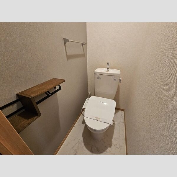 トイレ (トイレ)