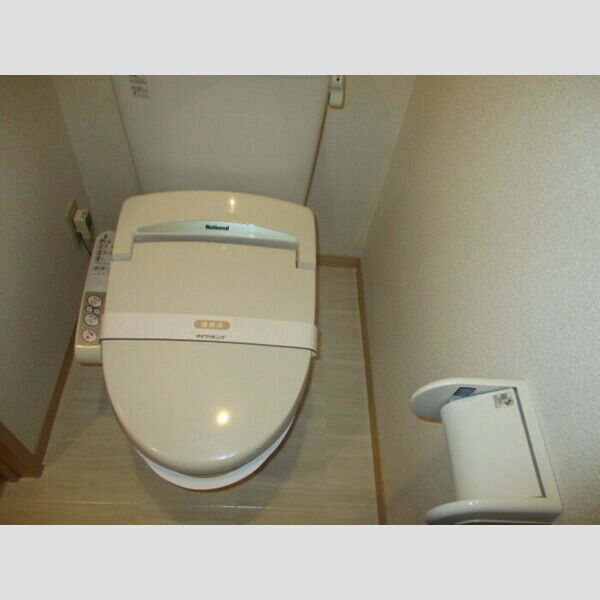 トイレ (トイレ)