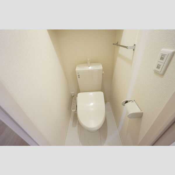 トイレ (温水洗浄暖房便座)